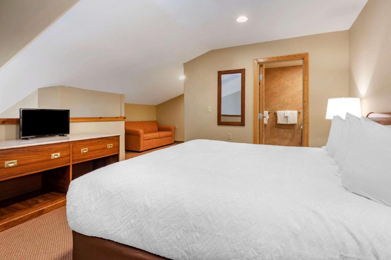 Mountain Edge Suites At Sunapee, Ascend Hotel Collection Mount Sunapee Exterior photo